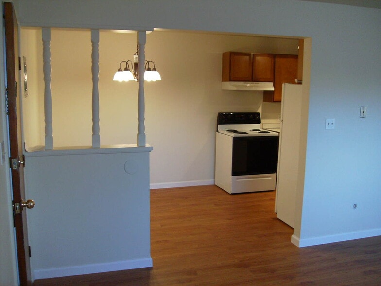 Building Photo - 2412 Clearview Ave