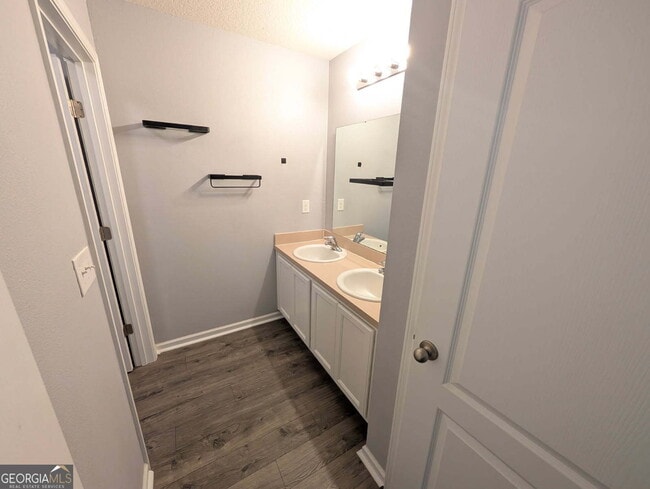 Building Photo - 215 Brooklet Cir