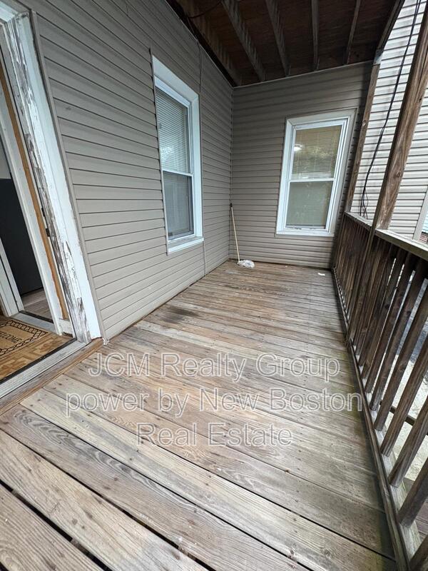 Building Photo - 144 Bloomingdale St