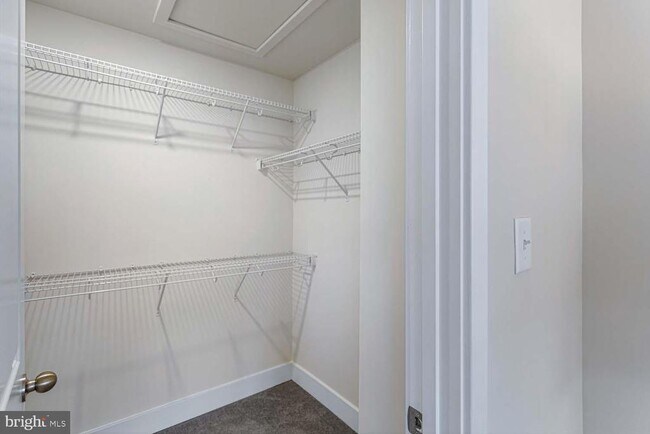 Building Photo - 207 MATILDA