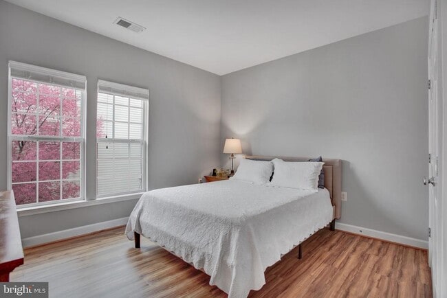 Building Photo - 42480 Rockrose Square