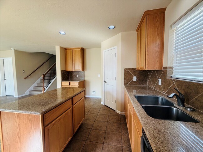 Building Photo - 246 Golden Grain Dr