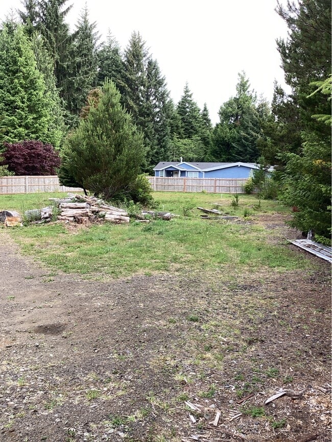 Building Photo - 330 SW Newton Dr
