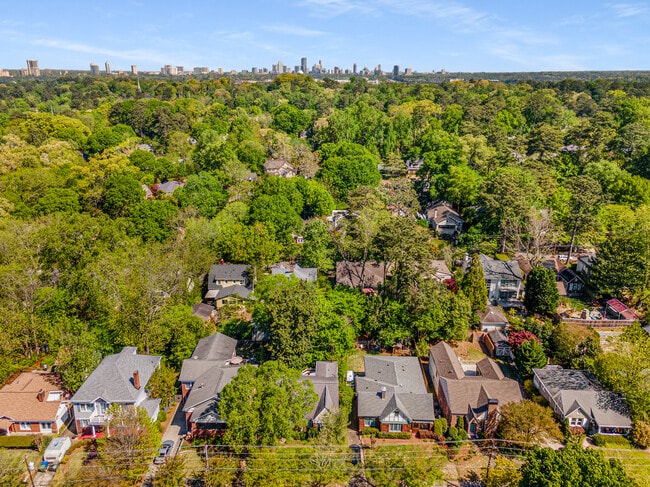 Building Photo - 666 Yorkshire Rd NE