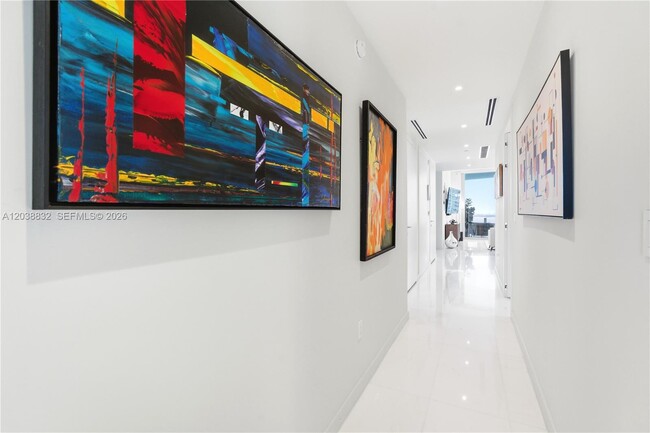 Building Photo - 300 Biscayne Blvd Way