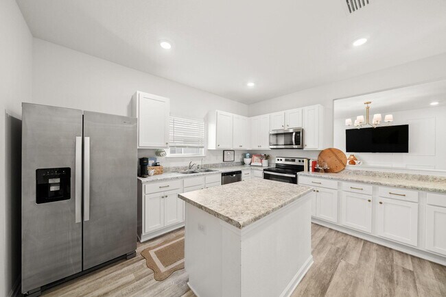 Building Photo - 39 Bluebeech St