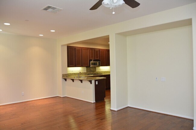 Building Photo - Spacious 3 BD, 3 BA Townhome in Airoso of Carmel Valley!