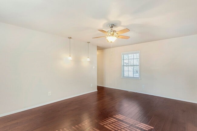 Building Photo - 1741 N Walnut Ave