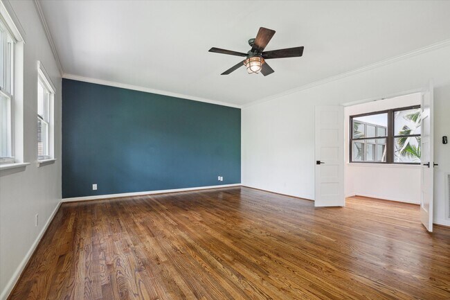 Building Photo - 7922 Woodway Dr