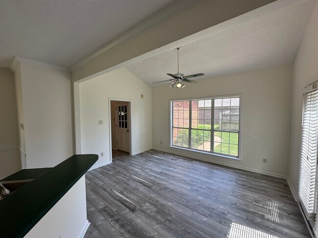 Building Photo - 3510 Sara Woods Dr