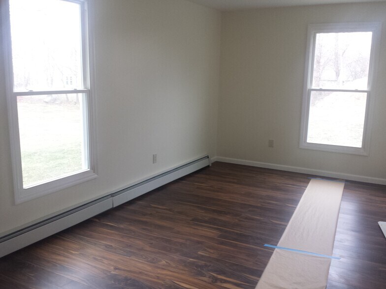 Building Photo - 1609 US-9W