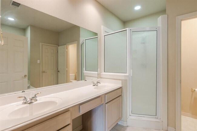 Building Photo - 10735 Norchester Village Dr