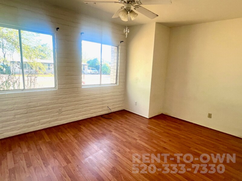 Building Photo - 2328 W Las Lomitas