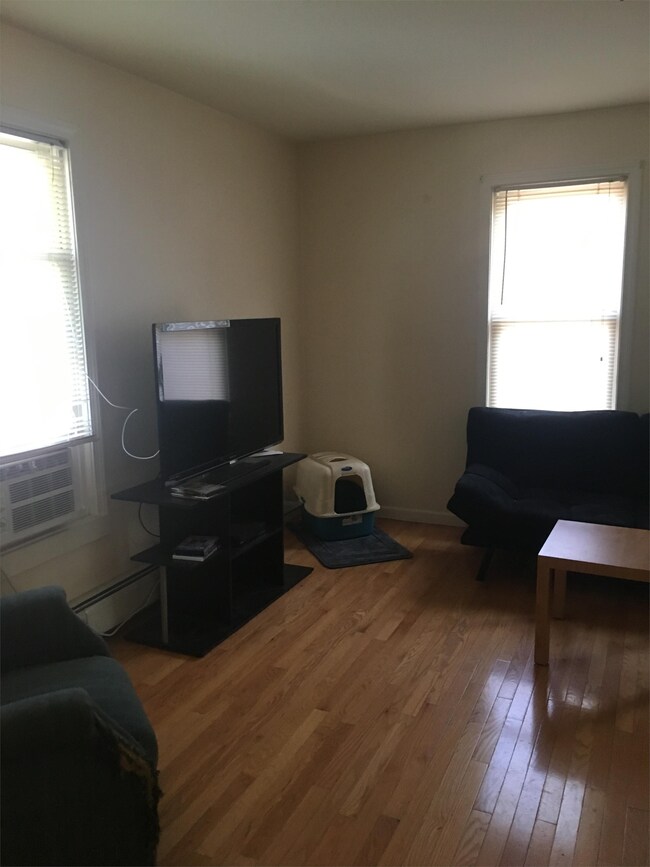 Building Photo - 76 Union St