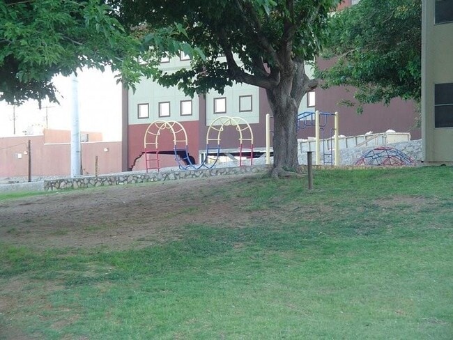Building Photo - 1222 Giles Rd