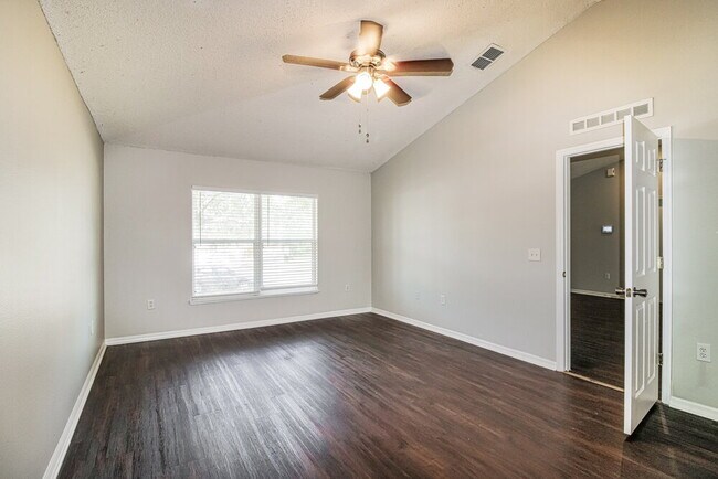 Building Photo - 4088 Everett Ave