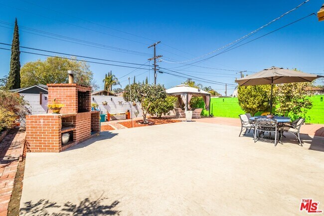 Building Photo - 6445 Tujunga Ave