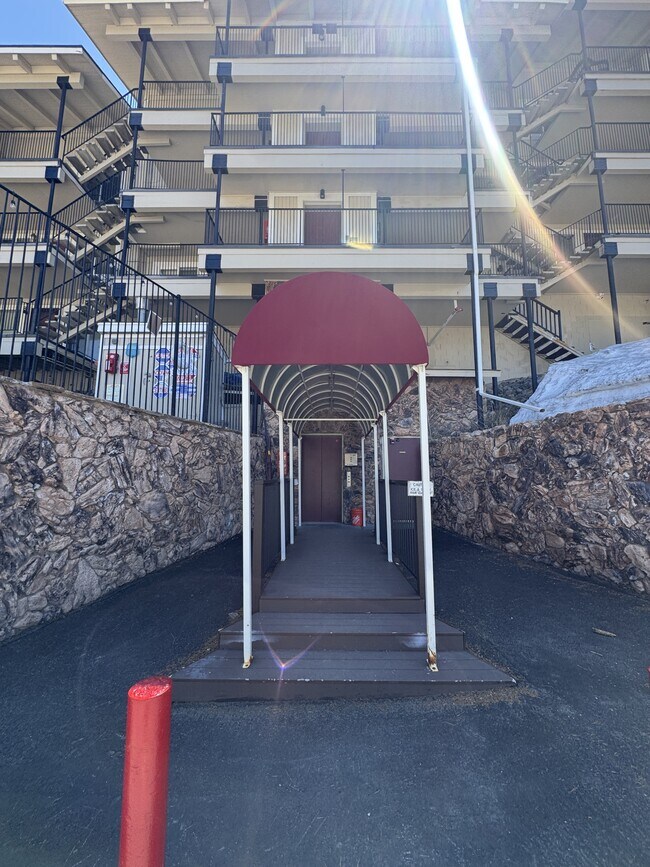 Building Photo - 495 Tramway Dr