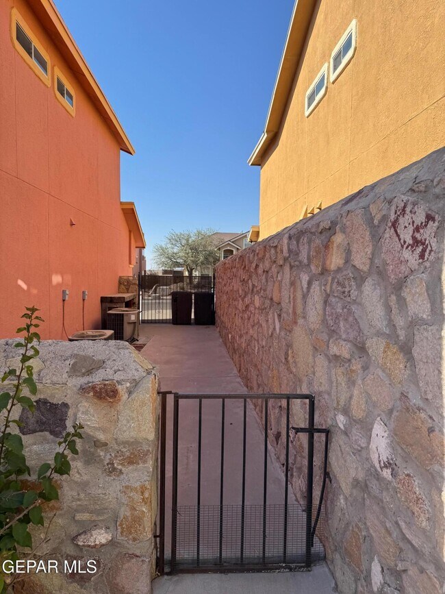 Building Photo - 6340 Casper Ridge Dr