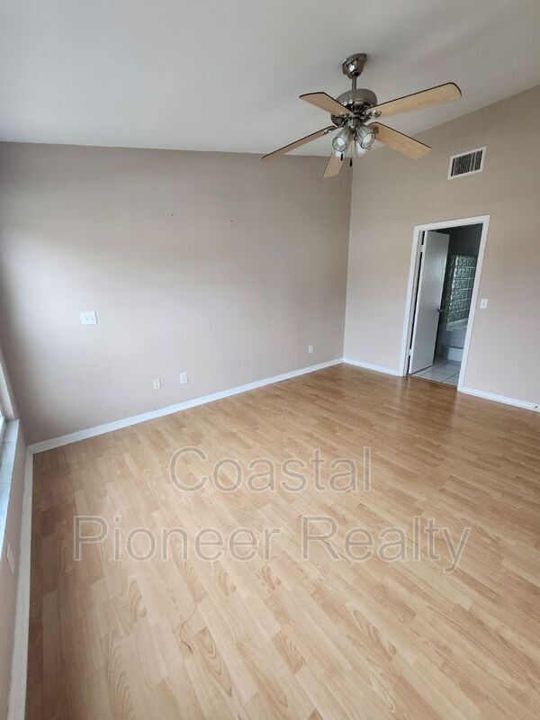 Building Photo - 10121 Sea spray Pl