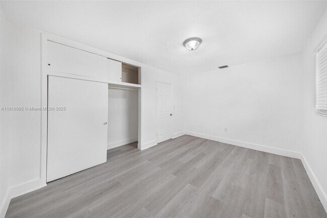 Building Photo - 7600 Pembroke Rd