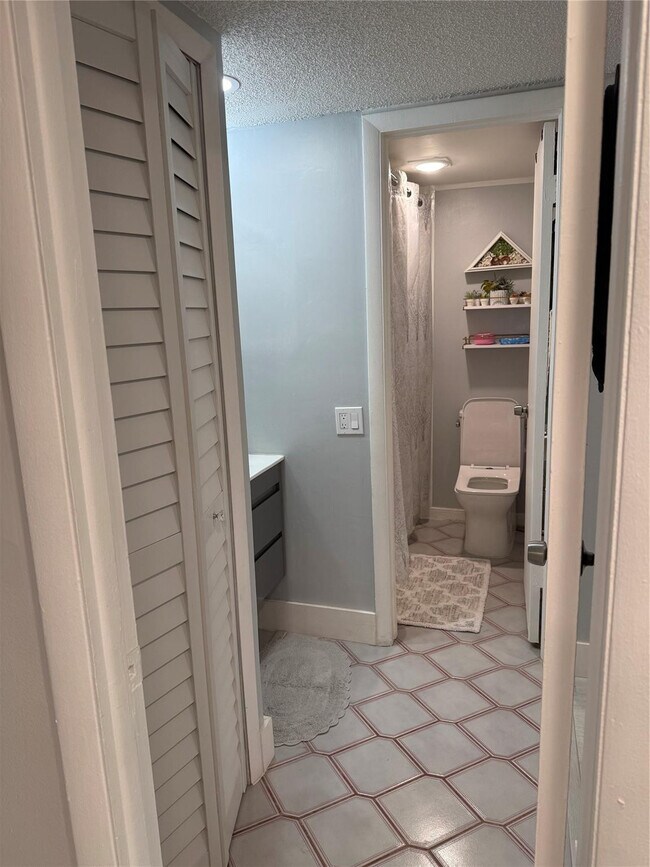 Building Photo - 9360 Lime Bay Blvd