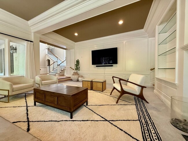 Building Photo - Stunning, Furnished 4 Bed 3.5 Bath + Offic...