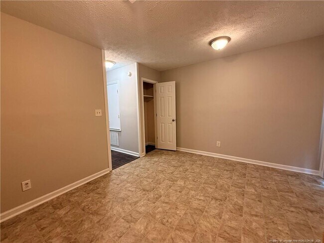 Building Photo - 5833 Aftonshire Dr