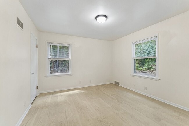 Building Photo - 1210 N 60th St