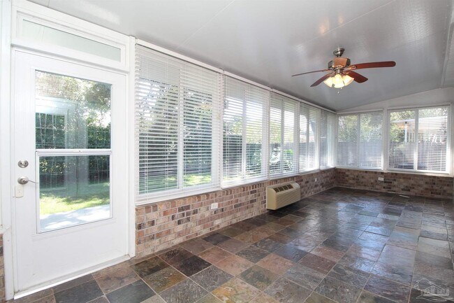 Building Photo - 639 Saleta St