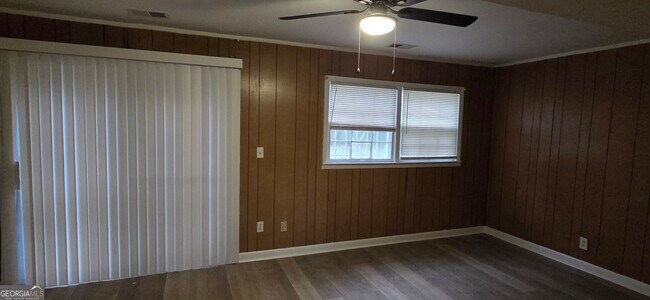 Building Photo - 449 Charter Oak Dr SW