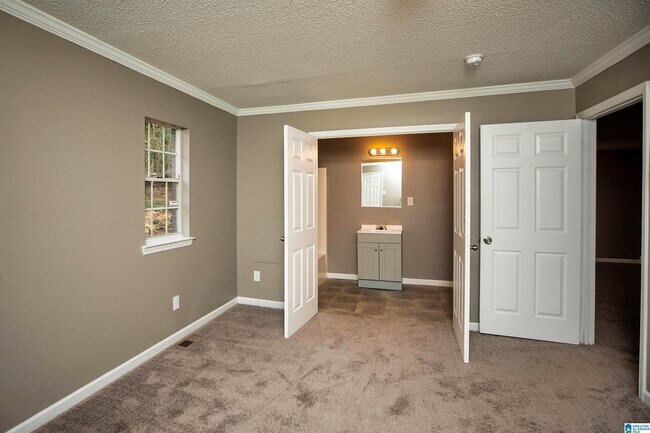 Building Photo - 8941 Glendale Dr