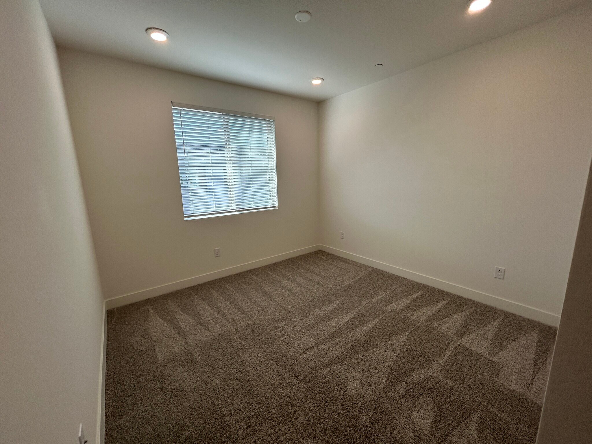 Building Photo - 2121 W Sonoran Desert Dr