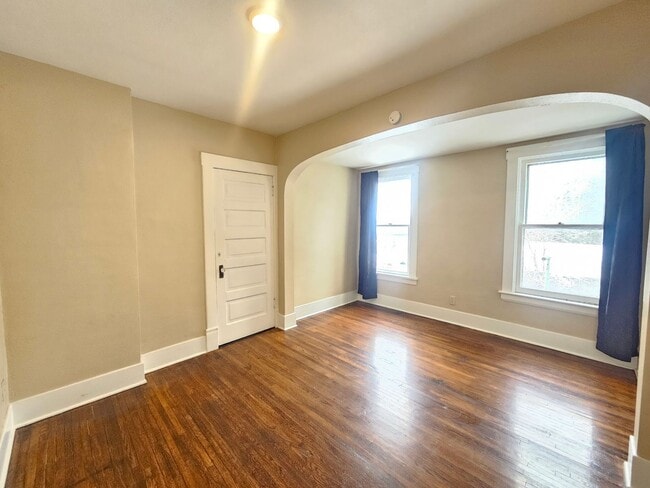 Building Photo - 2028 W 9th Ave