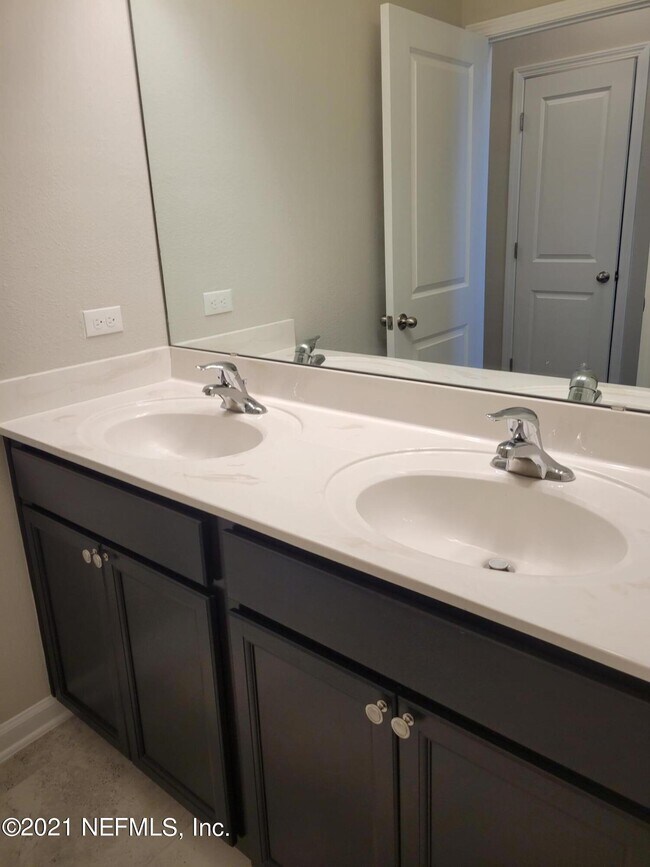 Building Photo - 334 Pine Bluff Dr