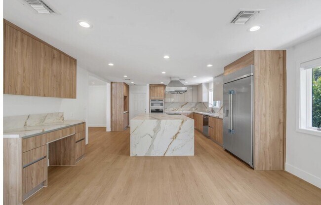 Building Photo - 5120 Carillo St