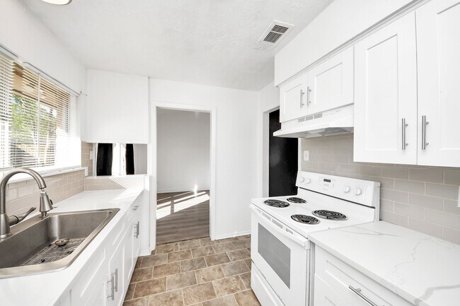 Building Photo - 4519 Reynaldo Dr