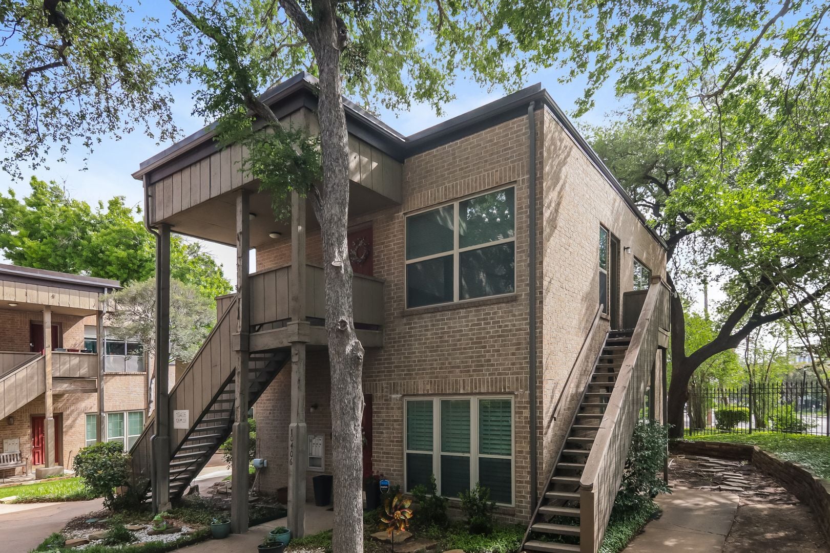 Building Photo - 10406 High Hollows Dr