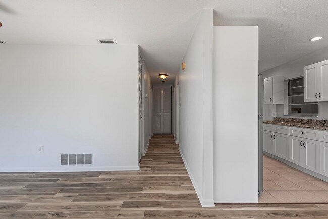 Building Photo - 1335 S Flagler Ave