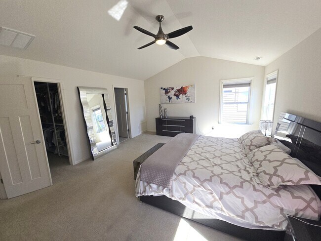 Building Photo - 1129 Flower St