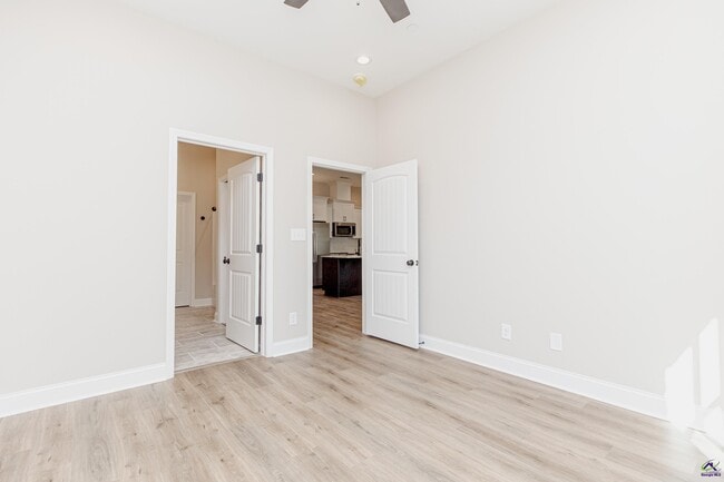 Building Photo - 1013 Northside Dr