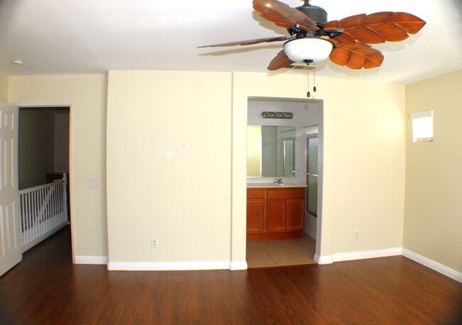 Building Photo - Roomy Palacio Del Oro North Townhome