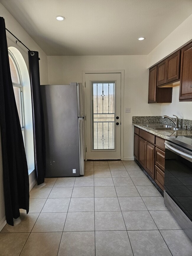 Building Photo - Very nice 2 Bed 1 Bath Downtown Chandler