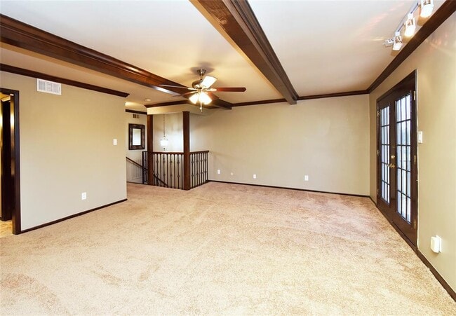 Building Photo - 2802 S Doral Dr