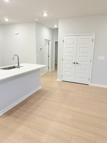 Building Photo - 130 Willow Rose Ln