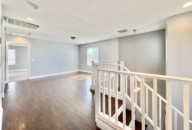 Building Photo - 5033 W Moberly Ave