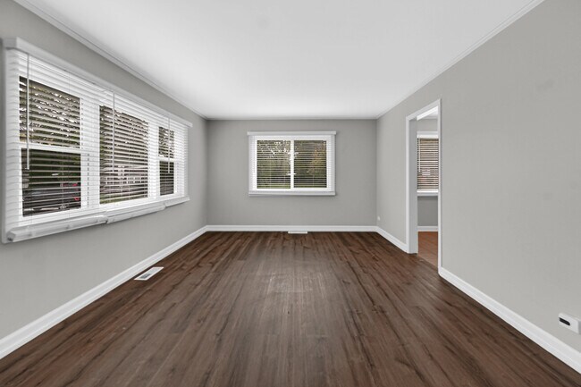 Building Photo - 304 Seneca St