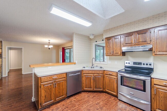 Building Photo - Up to a 2 year lease at this Beautiful 3 bed, 2 bath!!!!