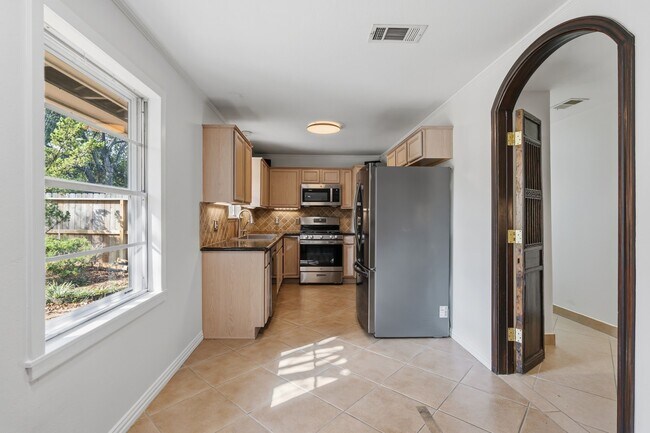 Building Photo - 5307 Poinciana Dr