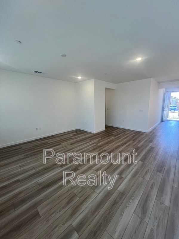Building Photo - 1740 Lacey Ave